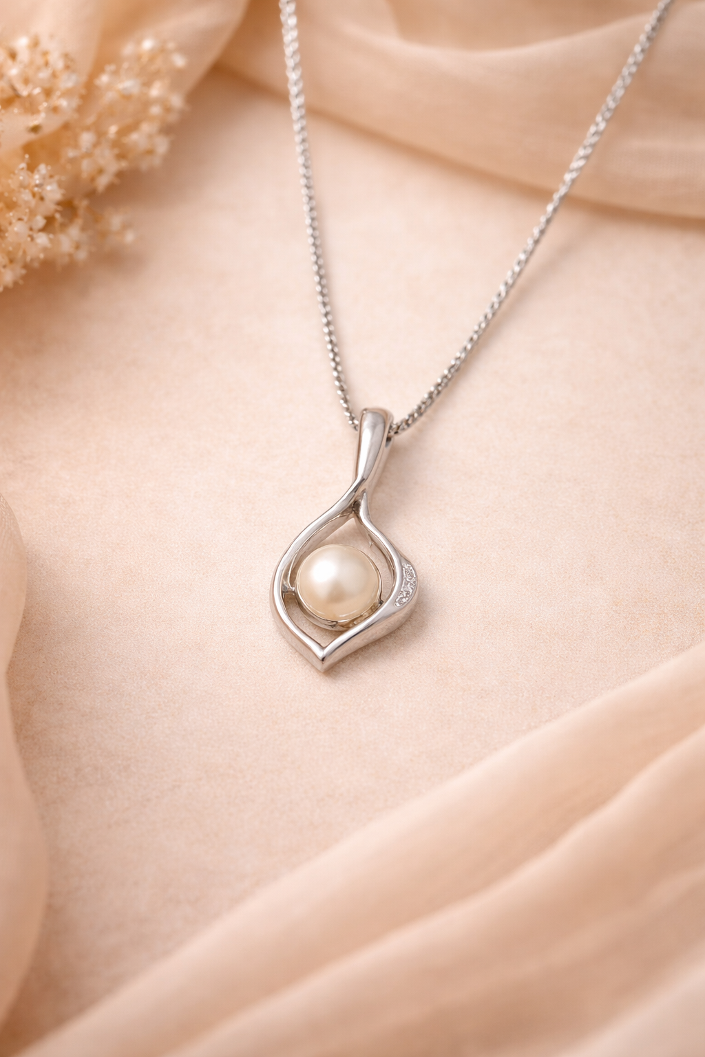 Lustre Pearl Pendant