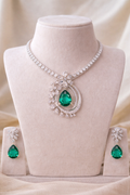 Inaya Pear Pendant Set