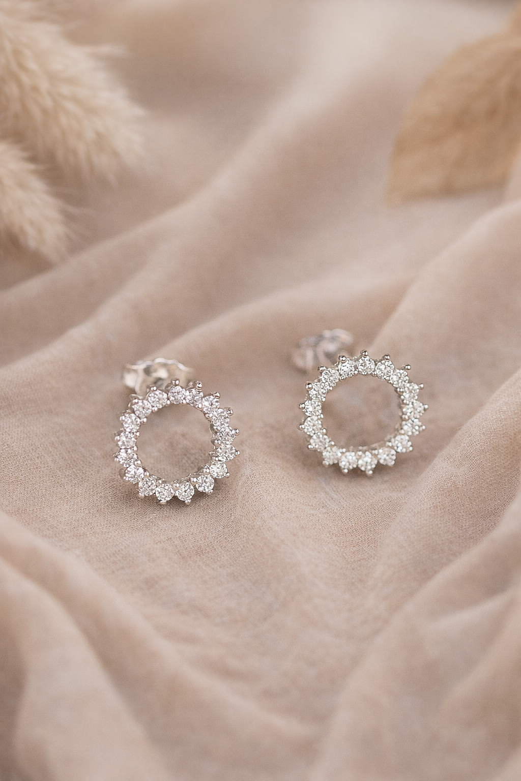 Round Studs