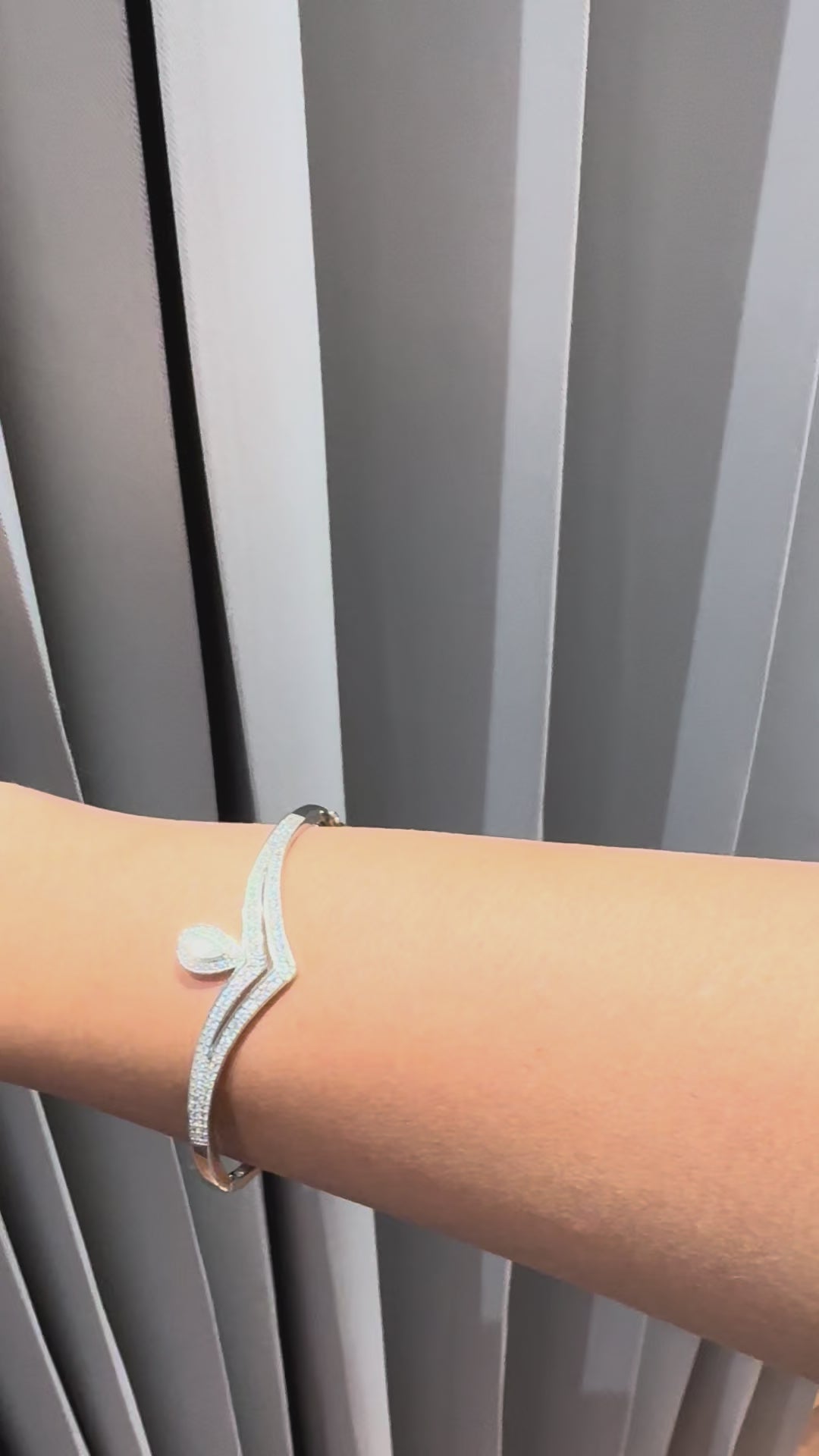 Dewdrop Pear Bracelet